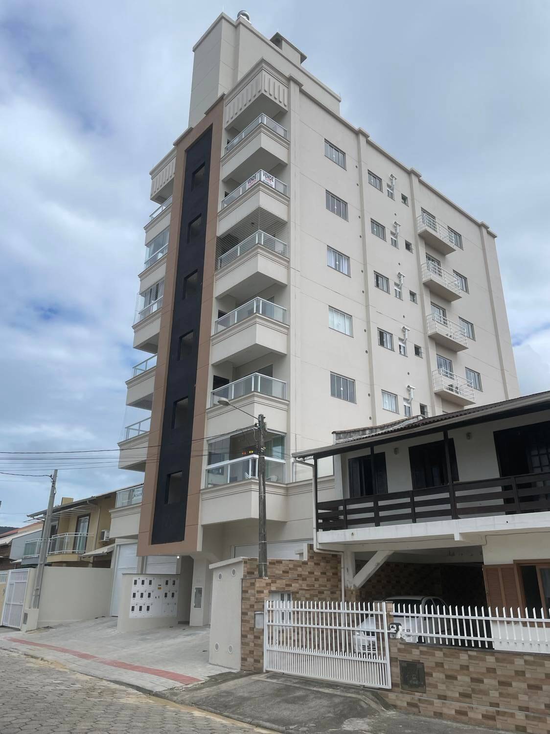 VENDA / LOCAÇÃO - APARTAMENTO - BAIRRO PEREQUE - CIDADE PORTO - 222